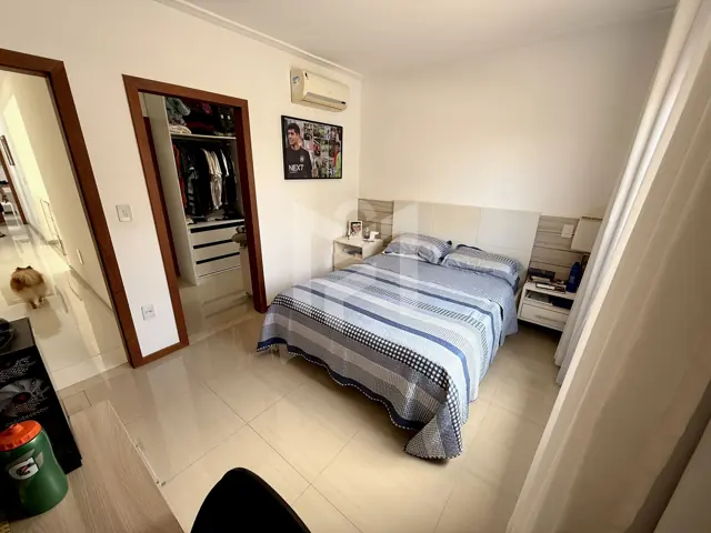 Quarto com cama de casal