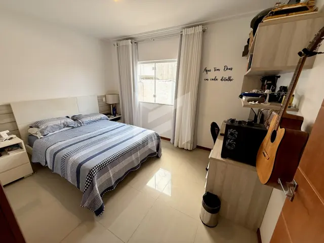 Outro ângulo do quarto de casal